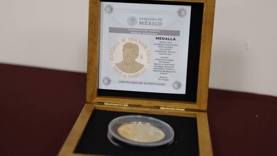 Reconocen trayectoria de docentes del Creson por sus 40, 30 y 20 años de servicio efectivo